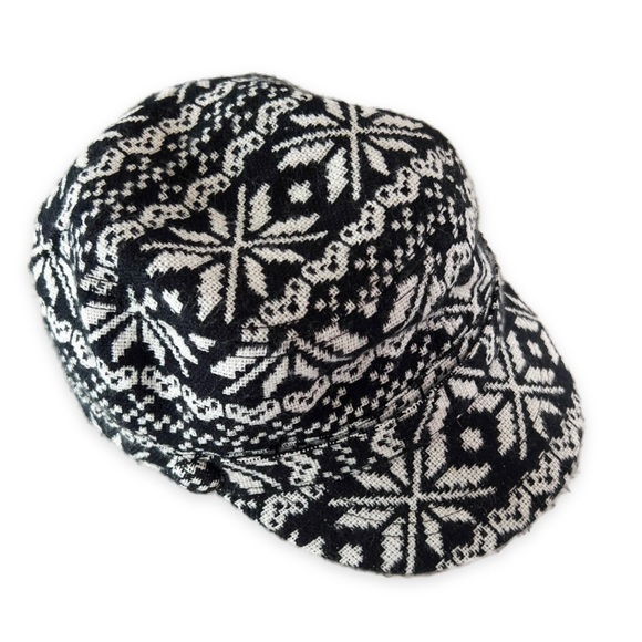 Angela & William Nordic-Print Cadet/Newsboy Cap/Winter Cabbie Hat in Black/Cream - Picture 2 of 11